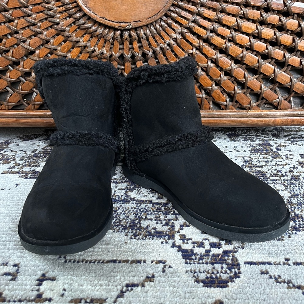 Makalu Black Winter Boots - Women’s 8.5